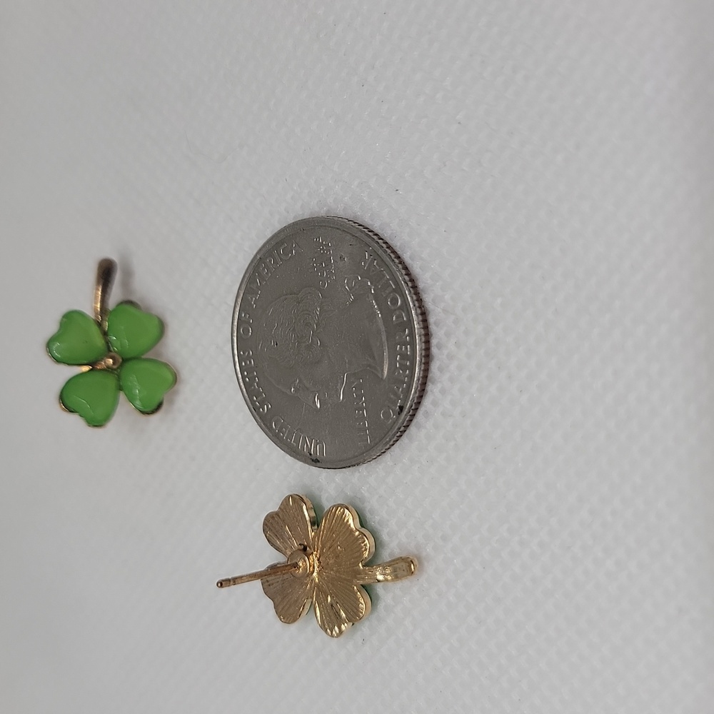 Four Leaf Clover Stud Earrings Green KC Golden Plated New - Picture 4 of 6